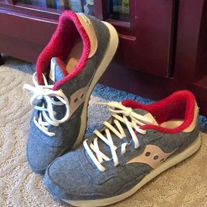 Saucony wool tennis shoes